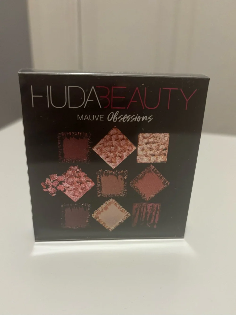 HUDA BEAUTY Mauve Obsessions Eyeshadow Palette - mauve, rose, plum, champagne